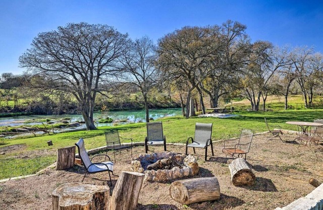 San Marcos Get Away! Waterfront with Gameroom and Pickleball court!
