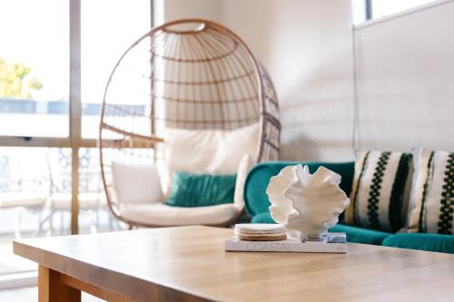 Sandbar Views Beachside Retreat - 100m from the Beach & Pets Welcome