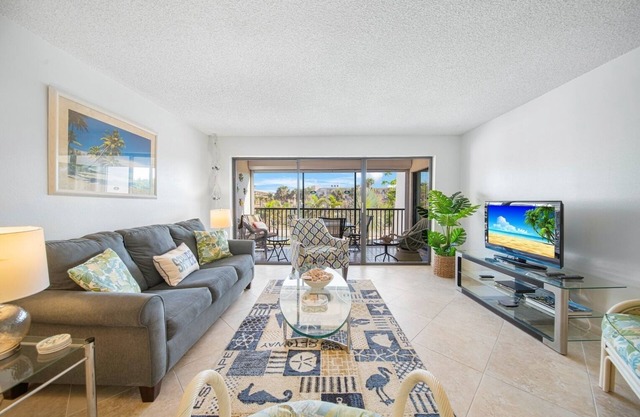 Sandpebble 2E: Beautiful Condo Across From Beach!