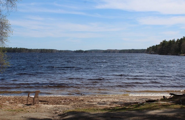 Sandy Beach Cottage - Cozy cottage with beach and lake views on Pemaquid Lake