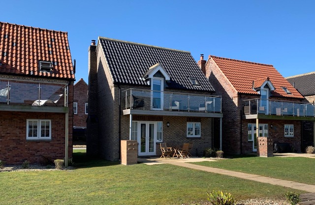 Sandy Shores - a cottage that sleeps 4 guests in 2 bedrooms