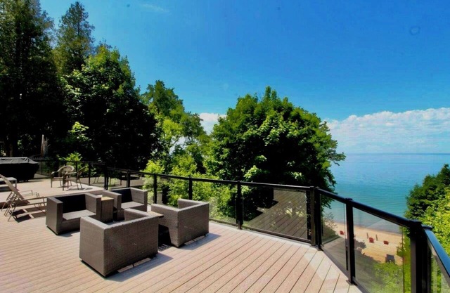Sandy Shores Lakefront Cottage! Amazing Luxury On Lake Huron!