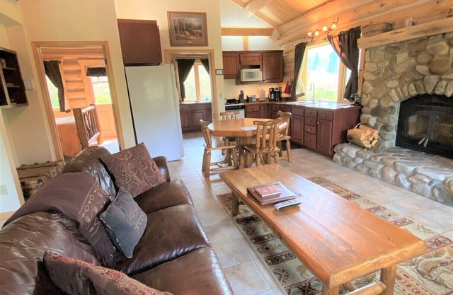 Sapphire Cabin at Rye Creek Lodge