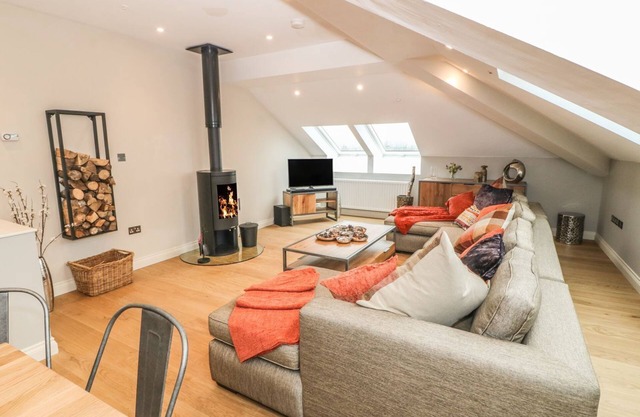 SARDIS CHAPEL 1, pet friendly, luxury holiday cottage in Malltraeth