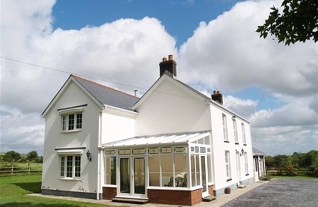 SARNAU, family friendly, country holiday cottage in Efailwen