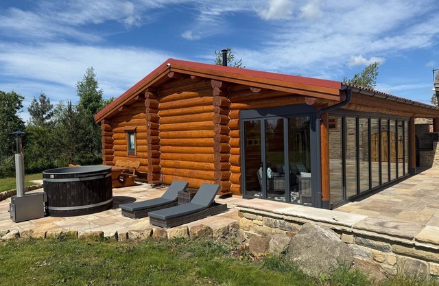 Scandinavian Luxury Log Cabin Sleeps 6, Hot Tub, Durham & Bishop Auckland