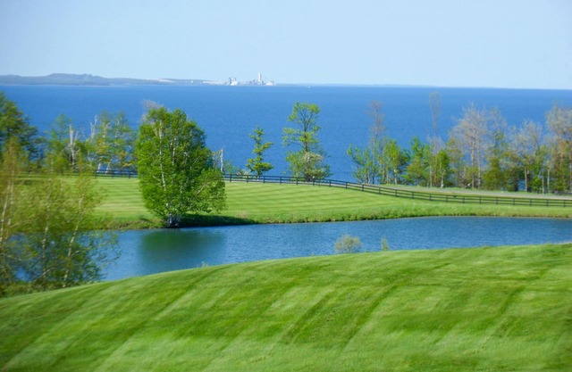 Scenic bay view home w/a full kitchen + family-friendly