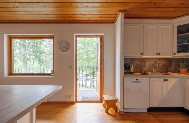 Scenic Lakehouse near Stockholm with Sauna & Jetty