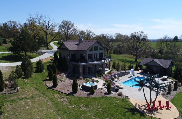 Scenic Lakeside Chateau with Heated Pool, Hot Tub & Outdoor Kitchen-TV-Fireplace
