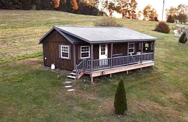 Scenic Off Grid Cabin