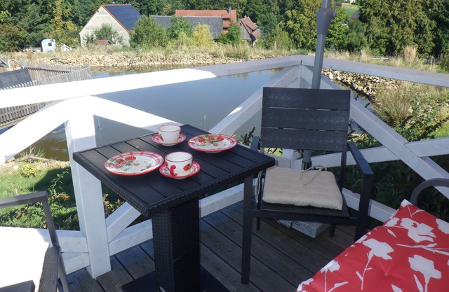 Schäferwagen "rote Lotte" in Alleinlage am Teich