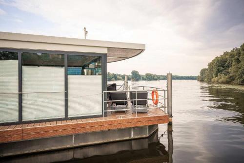 Schwimmendes Ferienhaus Natur Pur