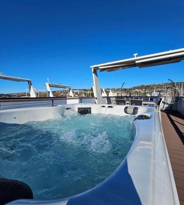 Sea Diva - luxury boathouse
