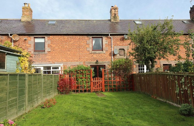 SEA LILY, pet friendly, country holiday cottage in Holy Island