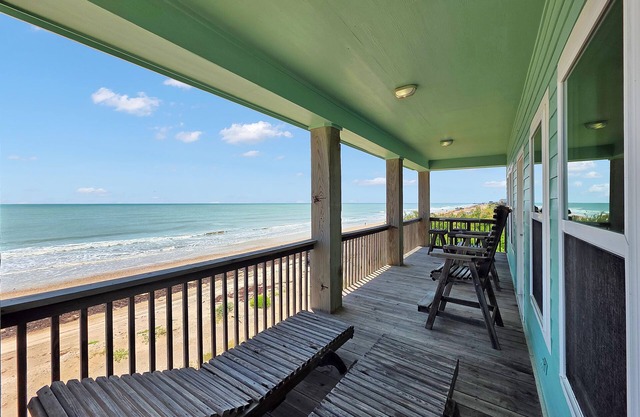 Sea Mist -2 bedrooms, 2 bathrooms, front row, sleeps 6.