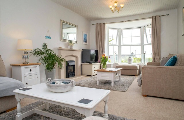 Sea Salt, Tenby - Four Bedroom Cottage, Sleeps 8