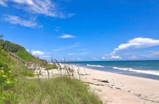 Sea Turtle Suite 2, Oceanfront boutique cottage at Serenity in Melbourne Beach!