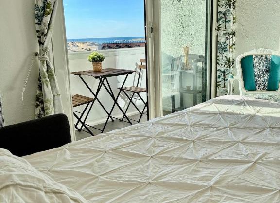 SEA view from BED 100M Beach, Free Parking, Surf