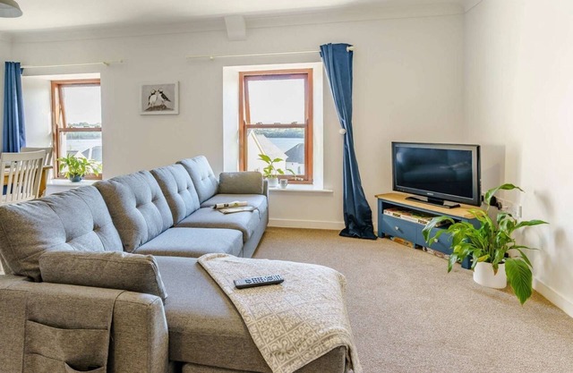 Sea view, top floor coastal apartment on the marina