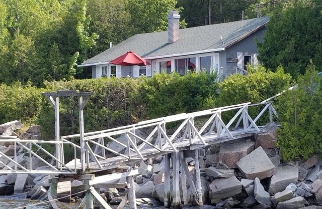 Seabreeze Cottage 20' from the Ocean - Incredible views of Acadia National park.