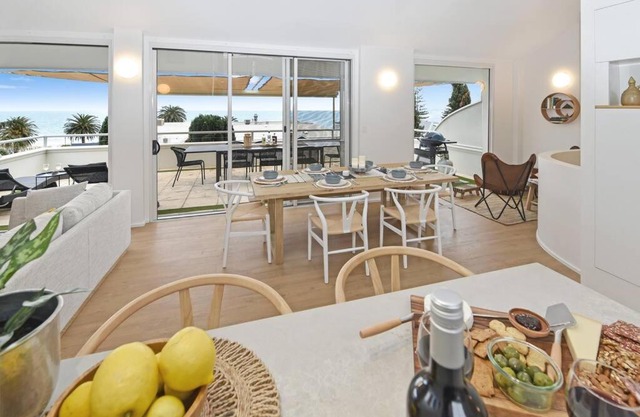Seacliff Beach Retreat Lux, Modern, Seaviews, 3BR, Balcony