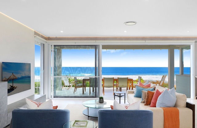 SEASHORE: North Avoca Beachfront, Panoramic ocean views, WiFi, Ultra modern.