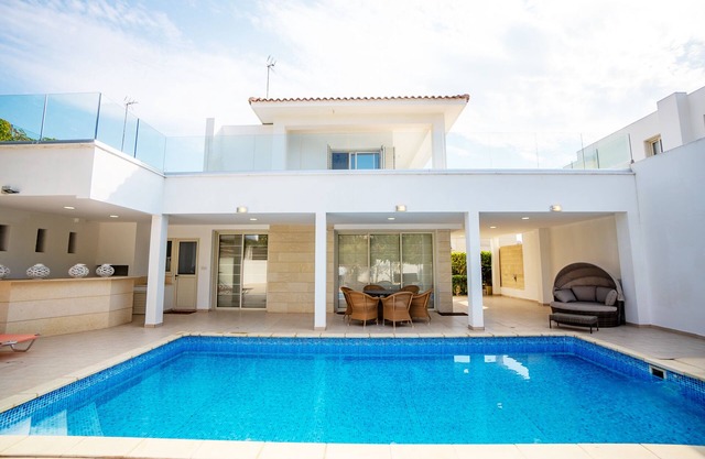Seaside 3 Bedroom Villa - Private Pool