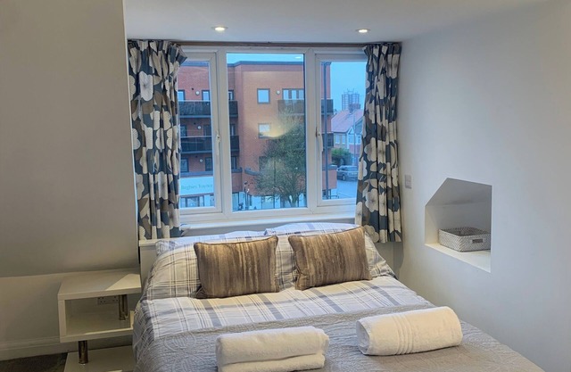Seaside Chic Loft Apartment in Leigh-on-sea
