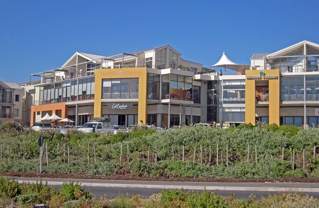 Seaside Deluxe Apartment, upmarket self catering accommodation in Big Bay