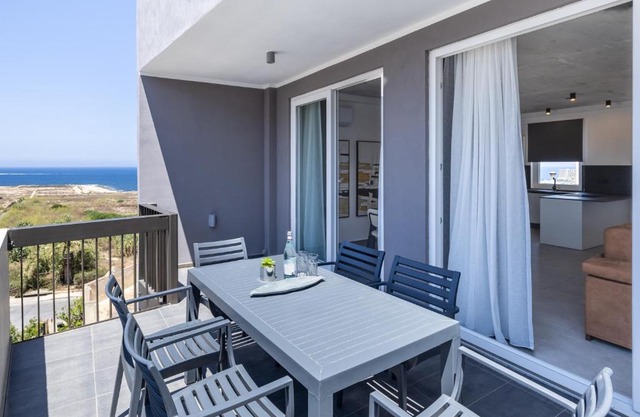Seaside Luxury in Pembroke St Julians