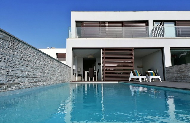 Seaview and private pool - house for 6