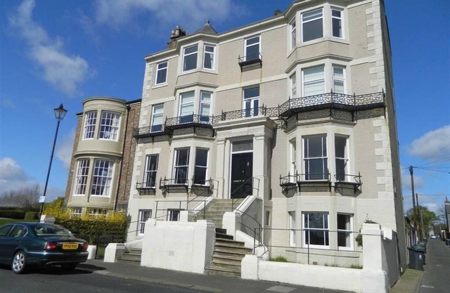 Seaview Tynemouth Apartment and Parking. Pet friendly!