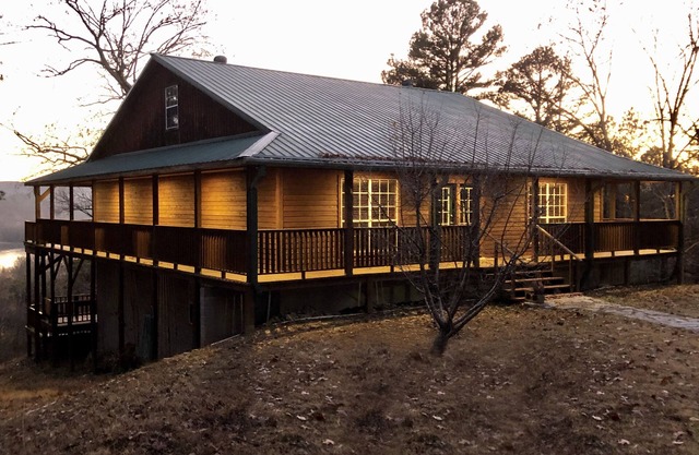 Secluded 3 Acres on the White River. Custom Cabin with HotTub and Fire Pit!