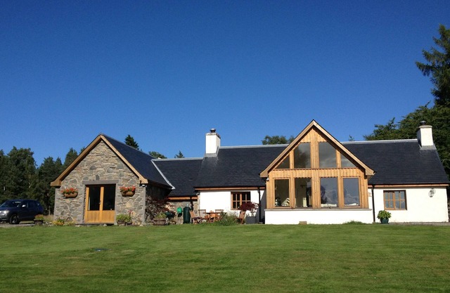 SECLUDED COTTAGE IN THE VERY HEART OF THE HIGHLANDS OF SCOTLAND