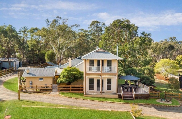 Secluded Country Vineyard Estate near Bendigo