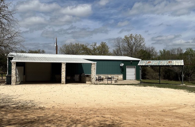 Secluded Country Getaway Cabin in the Woods Near Brazos River
