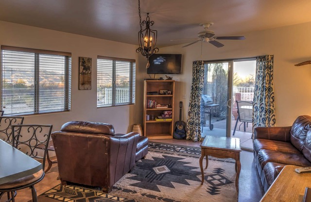 Secluded Guest Home with Amazing Mountain Views