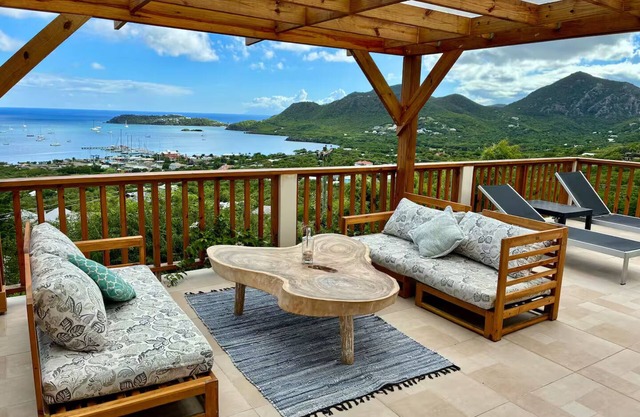 Secluded Hillside Villa Boasting Panoramic Harbour Vistas