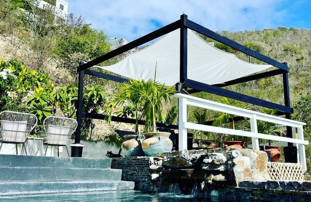 Secluded Island Escape w/King Bed, Lush Gardens & Shared Pool Access