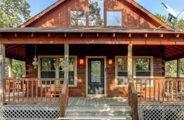 Secluded Log Cabin, Mountain Top, Hot Tub, Pool Table, 5 Miles From Downtown