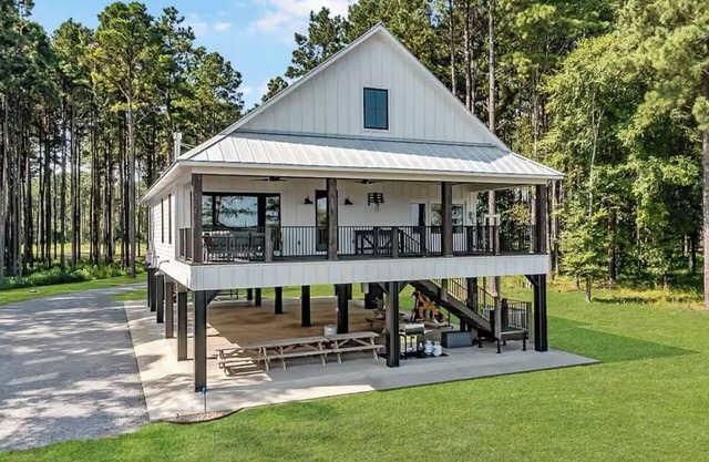 Secluded Luxury Lake House on Lake D'arbonne: Firepit, Kayaks & More