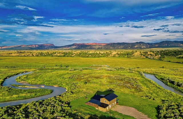 Secluded Luxury Riverfront Ranch on 13 Acres for Bryce & Zion Fiber Internt