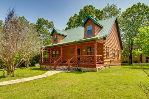 Secluded Oakland Cabin with Private Yard!