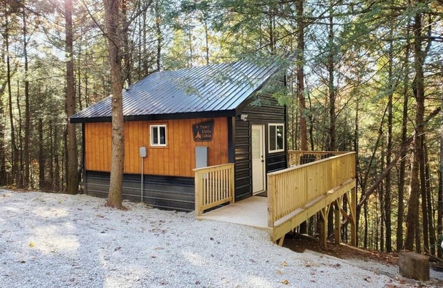 Secluded Tiny House with Hot Tub