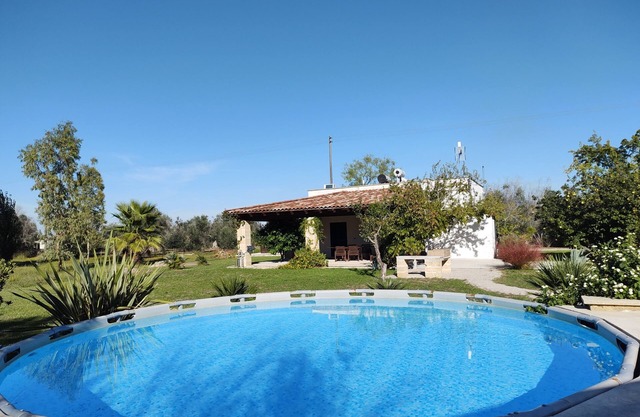 Secluded villa with unshared pool (Jun-Sep) surrounded by an acre of olive trees