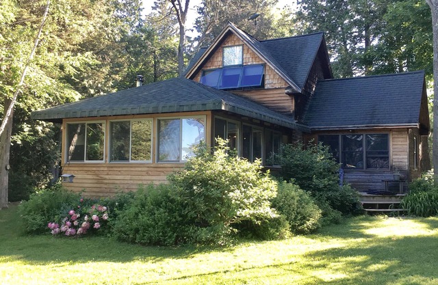Secluded, Wooded & Dog Friendly Home on Lake W/Casual Decor