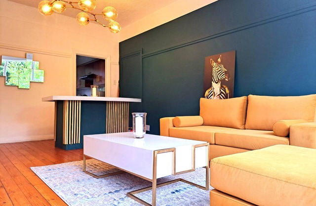 Secure Modern 2 bed - excellently located
