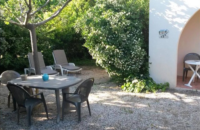Self-catering cottage 400m from the beach, run by olive growers