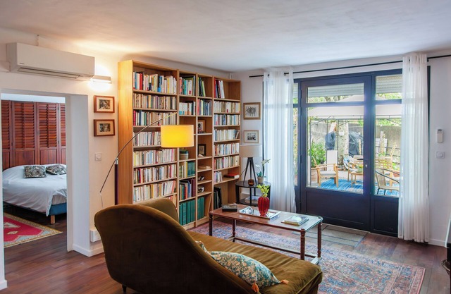 Self catering apartment with swimming pool