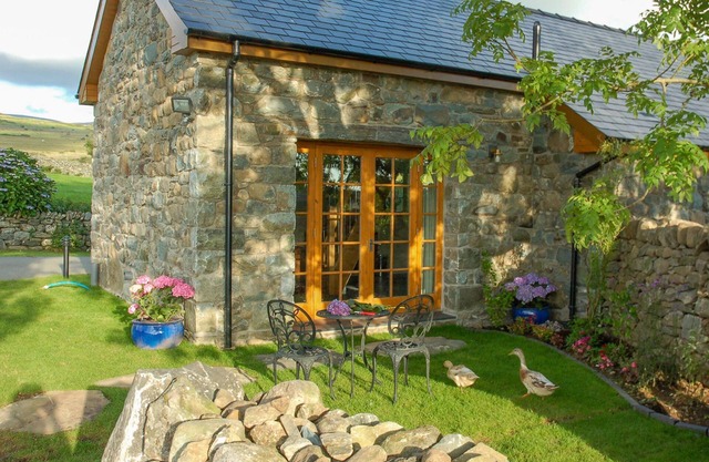 Self Catering Barn Dyffryn Ardudwy in Snowdonia | Moelfre